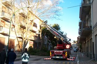 Ancora i vigili del fuoco in azione.