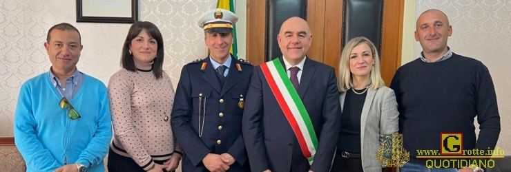 (Il commissario capo Paolo Calogero Alaimo con alcuni componenti della Giunta